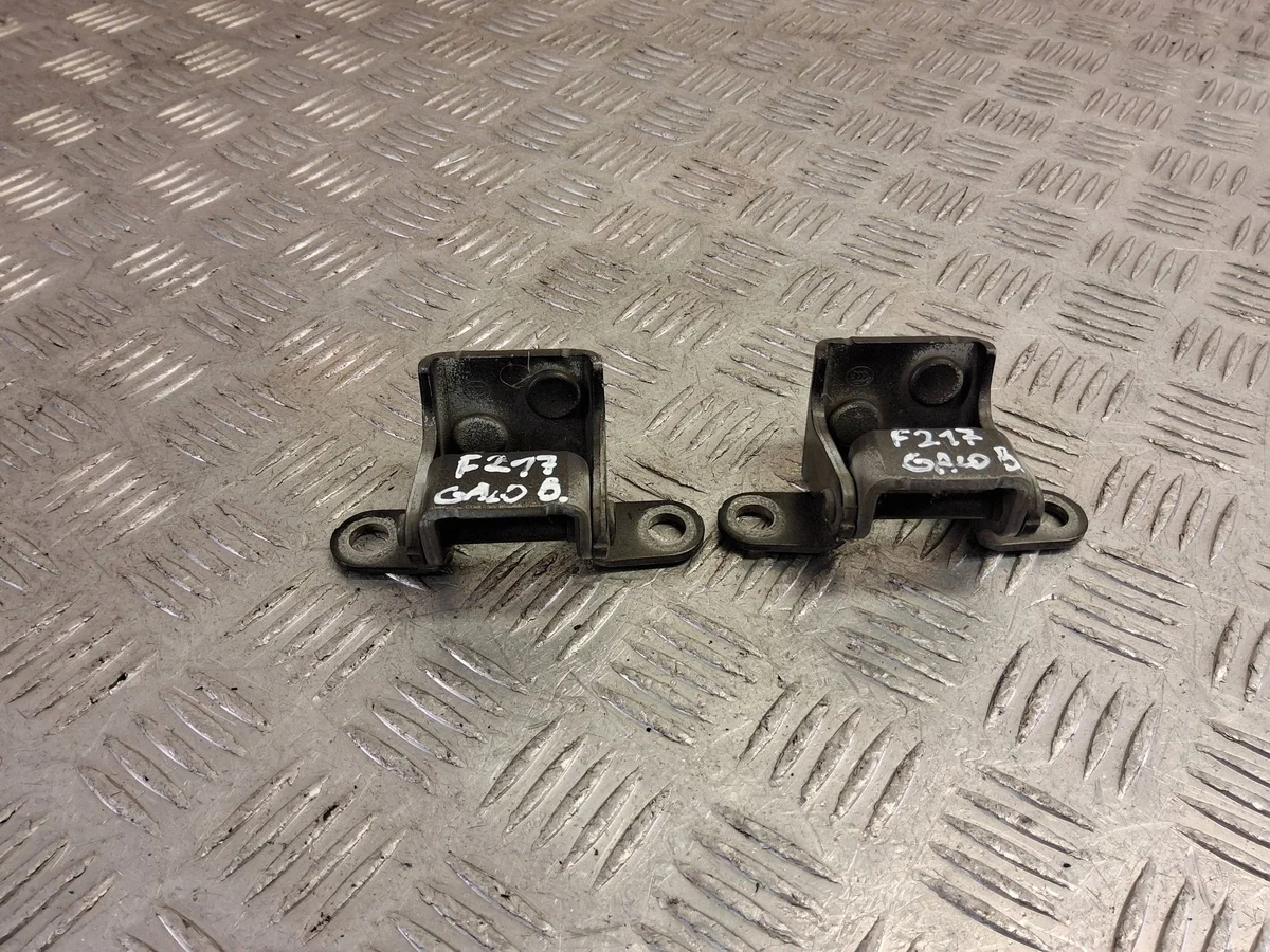SsangYong Rodius Trunk Lid Hinges SKE67641 image 5