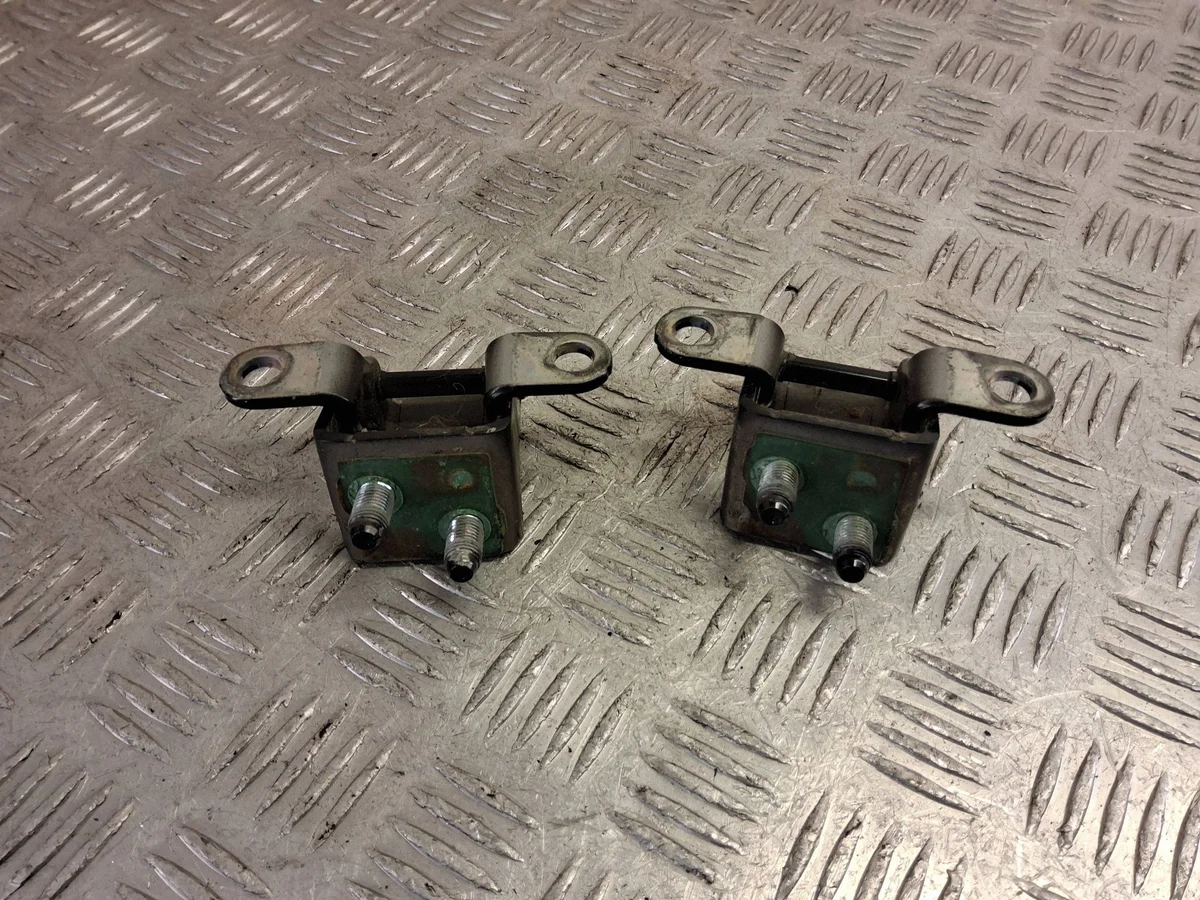 SsangYong Rodius Trunk Lid Hinges SKE67641 image 6