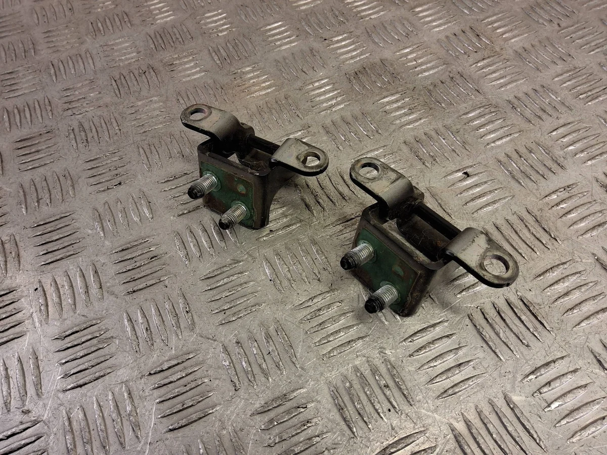 SsangYong Rodius Trunk Lid Hinges SKE67641 image 7