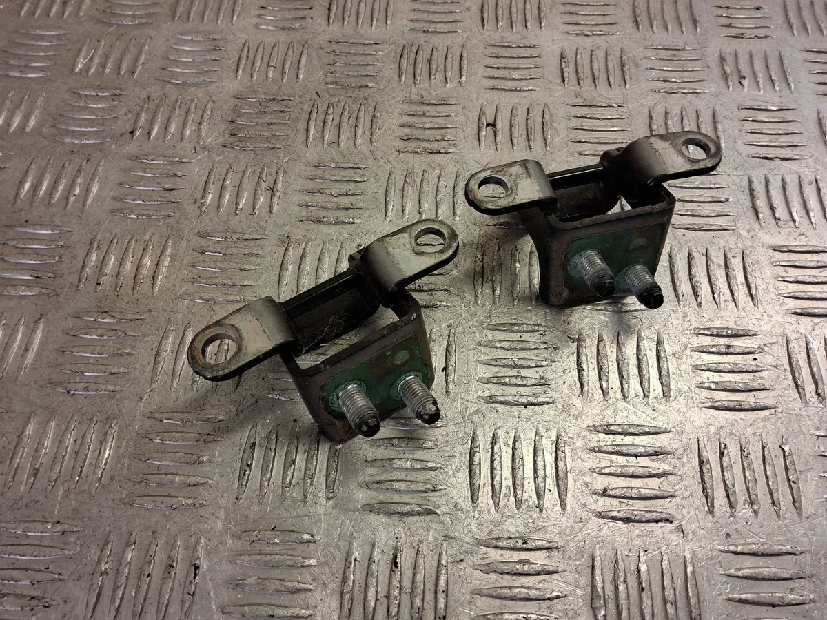 SsangYong Rodius Trunk Lid Hinges SKE67641 image 8