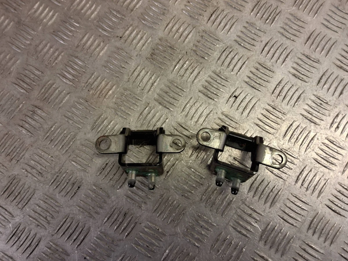SsangYong Rodius Trunk Lid Hinges SKE67641 image 9