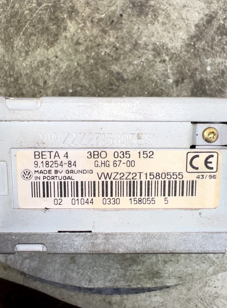 Radio SCANIA 3BO035152 Usado image 3