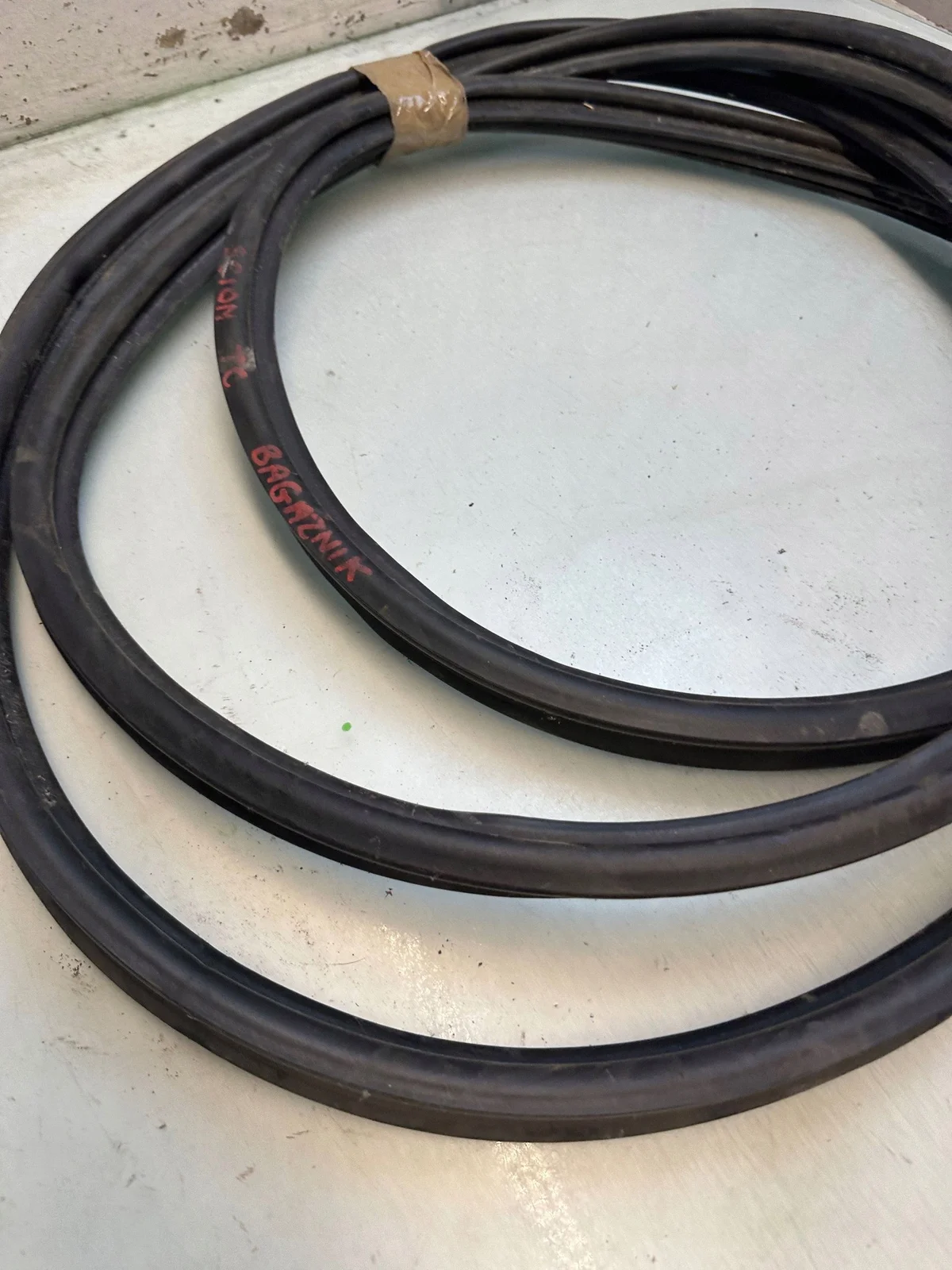 Toyota Scion TC Takaluukun tiiviste OEM 213
