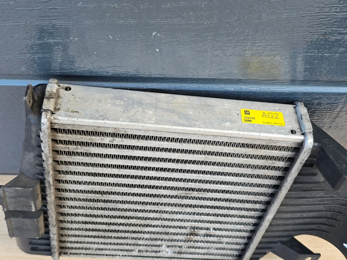 Intercooler Opel Astra H Zafira B 2.0T 13161078