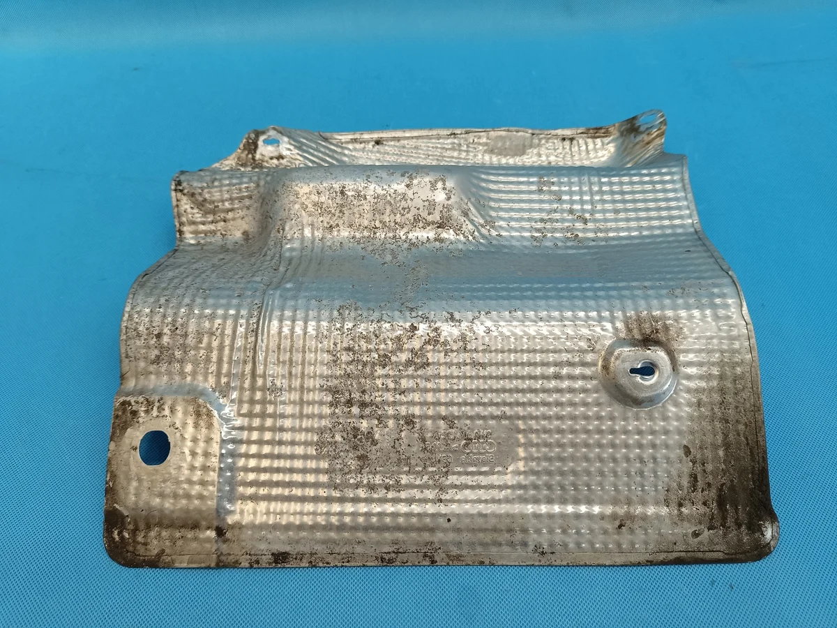 Audi A4 B9 värmesköld 8W0804172 image 4
