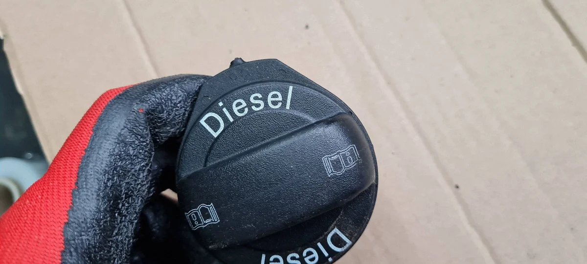 Tapa combustible Audi Q5 8R Diesel OEM image 3