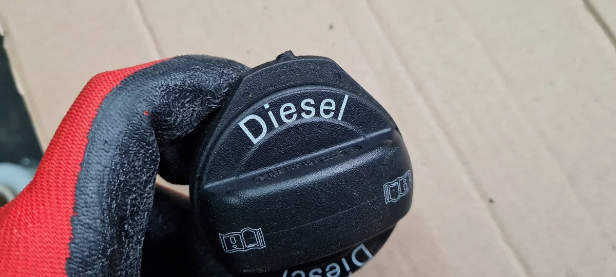 Tapa combustible Audi Q5 8R Diesel OEM image 4