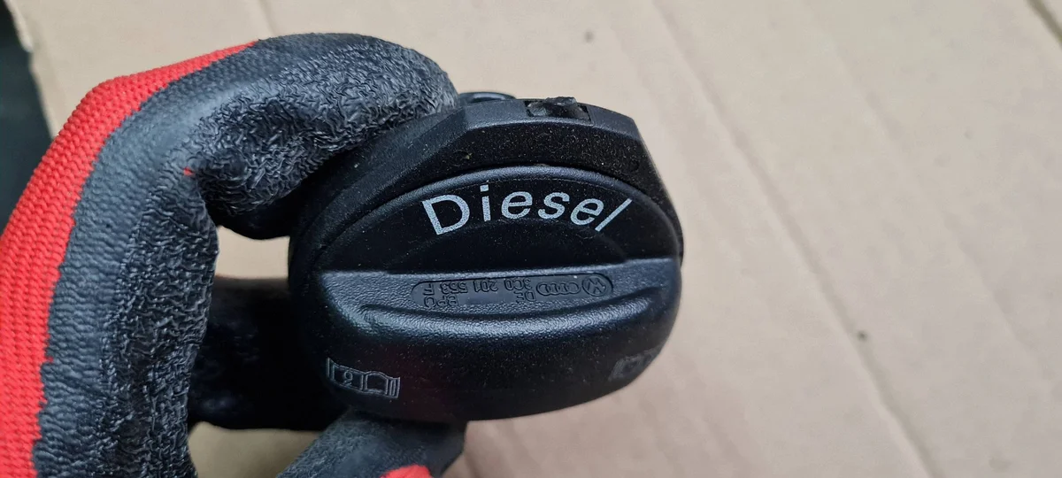 Tapa combustible Audi Q5 8R Diesel OEM image 5