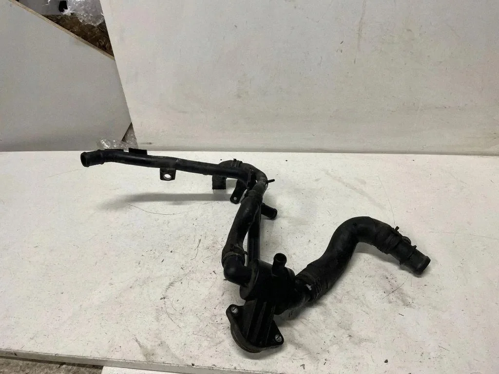 Termostato VW Passat B7 2.0 TDI Usado image 8