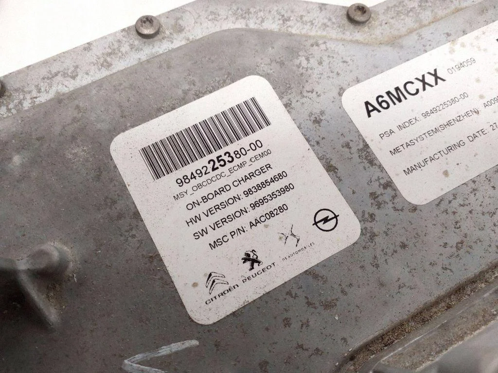 Inyector Peugeot 2008 II 9849225380 image 7