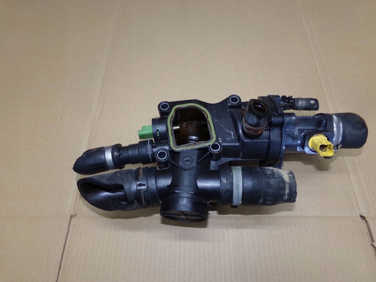 Peugeot 407 2.0 HDI Termostat 9646439080