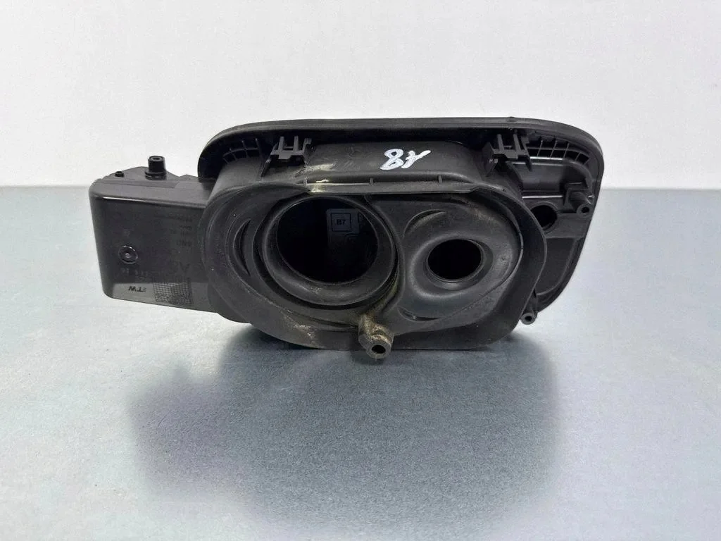 Tampa Tanque Combustível Audi A6 4N0010508C Usada image 4