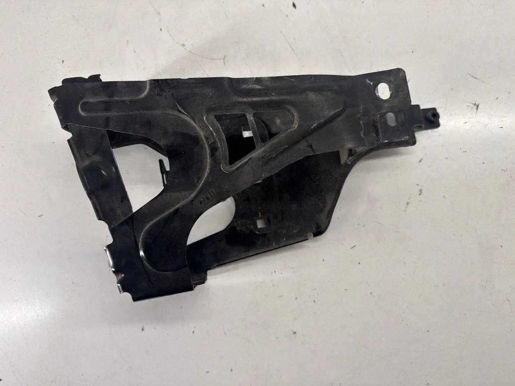 BMW F10 F11 Scheinwerferhalterung links gebraucht image 3