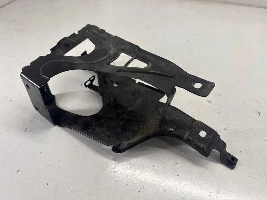 BMW F10 F11 Scheinwerferhalterung links gebraucht image 4