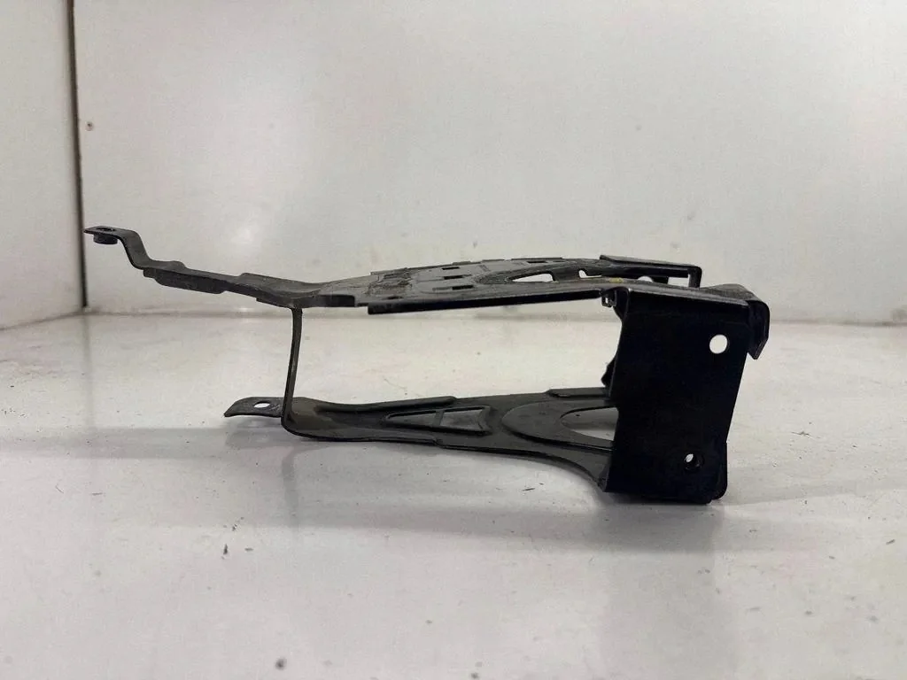 BMW F10 F11 Scheinwerferhalterung links gebraucht image 8
