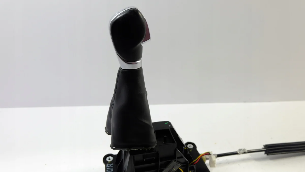 Renault Captur Gear Selector Cable Used image 7