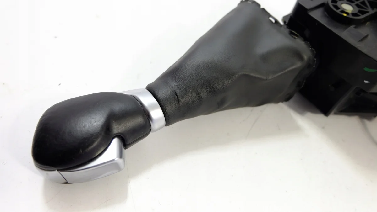 Renault Captur Gear Selector Cable Used image 8