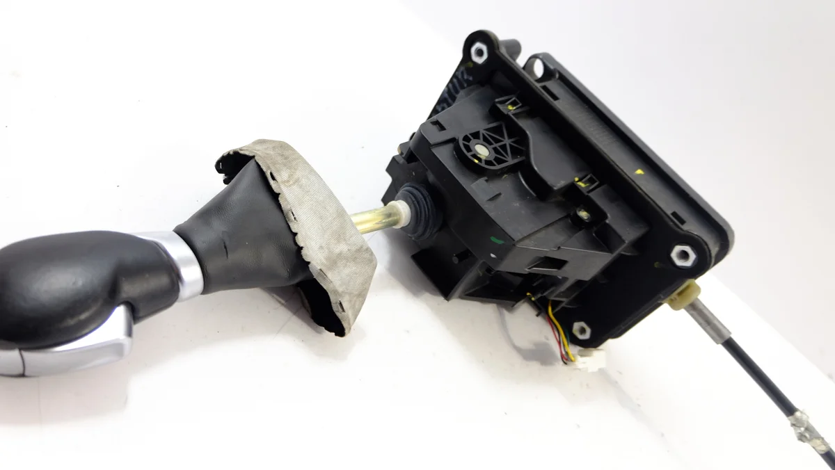 Renault Captur Gear Selector Cable Used image 10