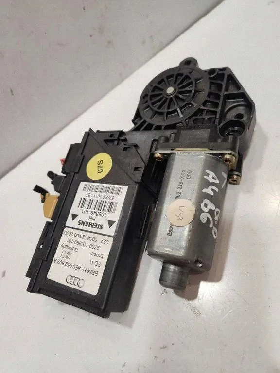 Audi A4 S4 B6 takalasin moottori image 3