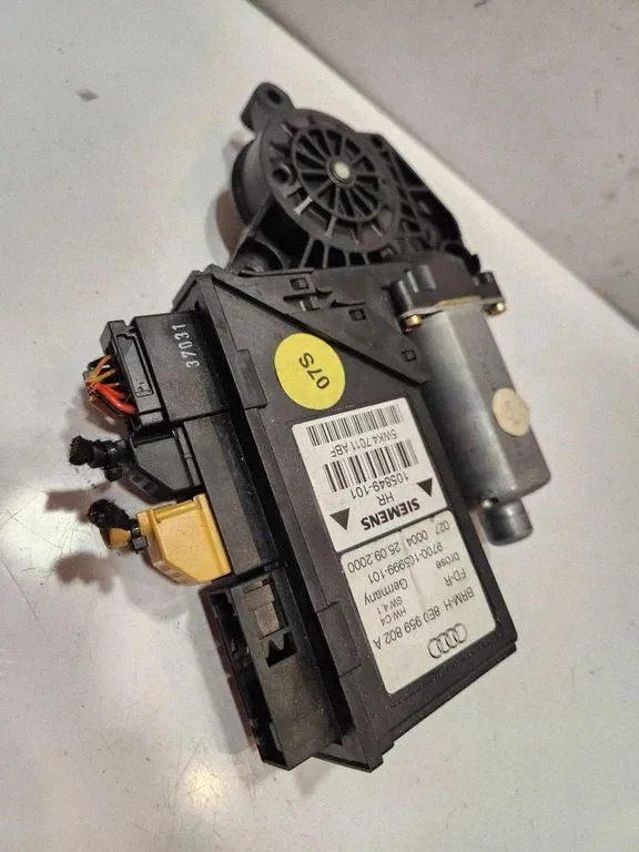 Audi A4 S4 B6 takalasin moottori image 4