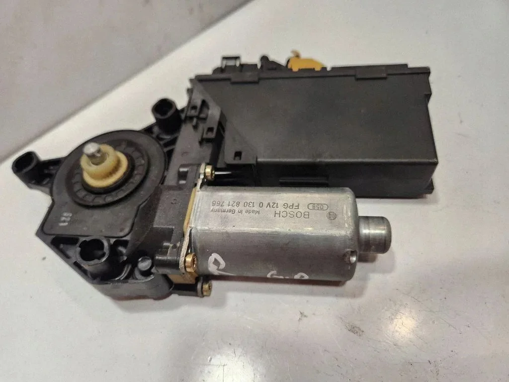 Audi A4 S4 B6 takalasin moottori image 5