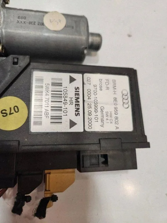 Audi A4 S4 B6 takalasin moottori image 6