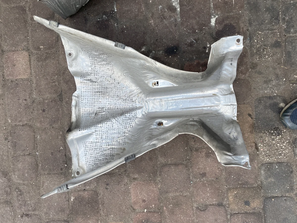 BMW E39 Fuel Tank Heat Shield 8159962
