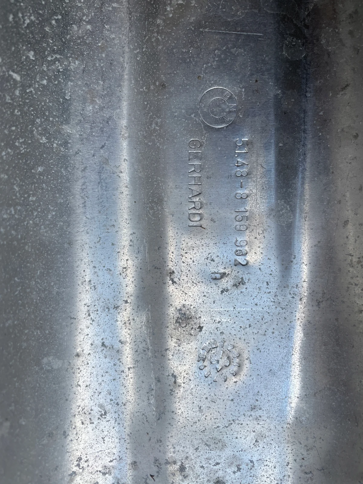 BMW E39 Fuel Tank Heat Shield 8159962 image 5