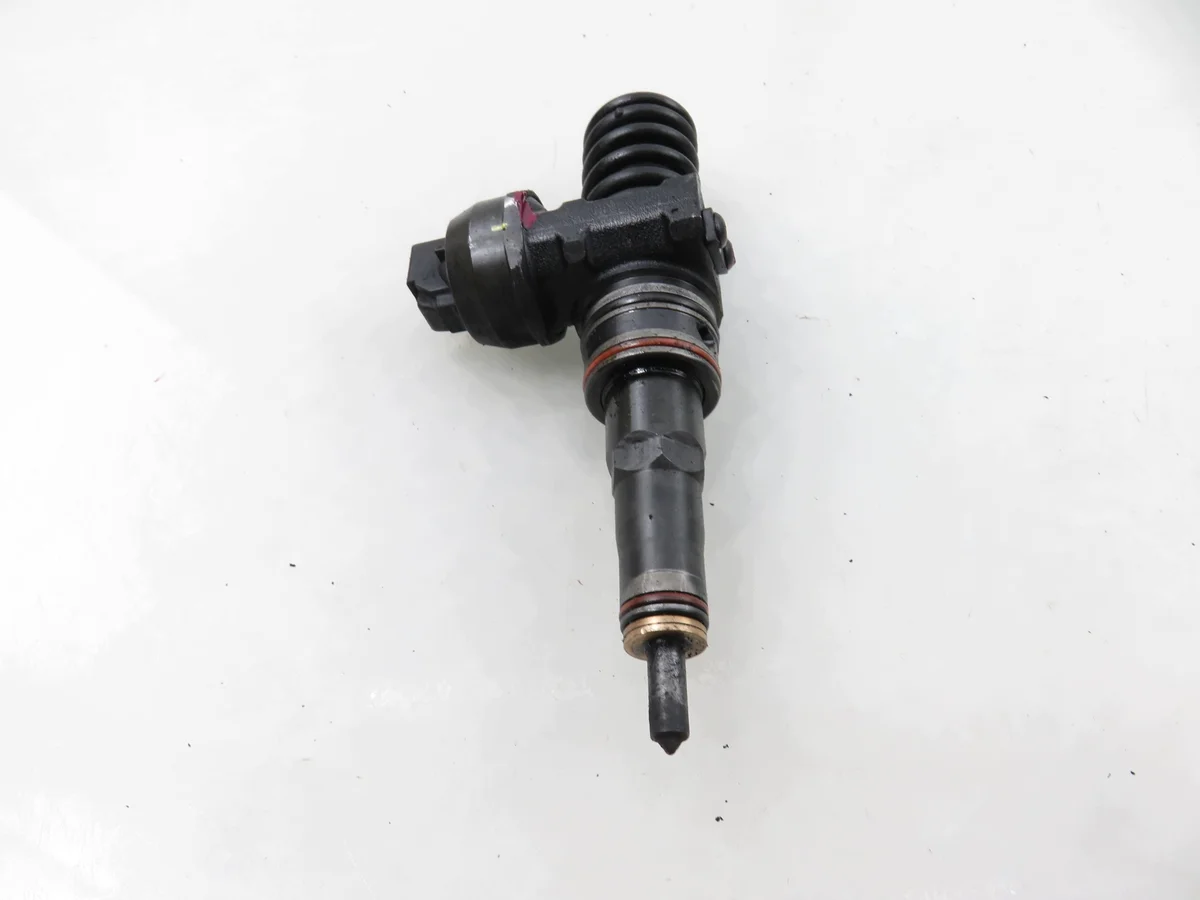 Inyector Audi A4 B6 1.9 TDI Usado image 3