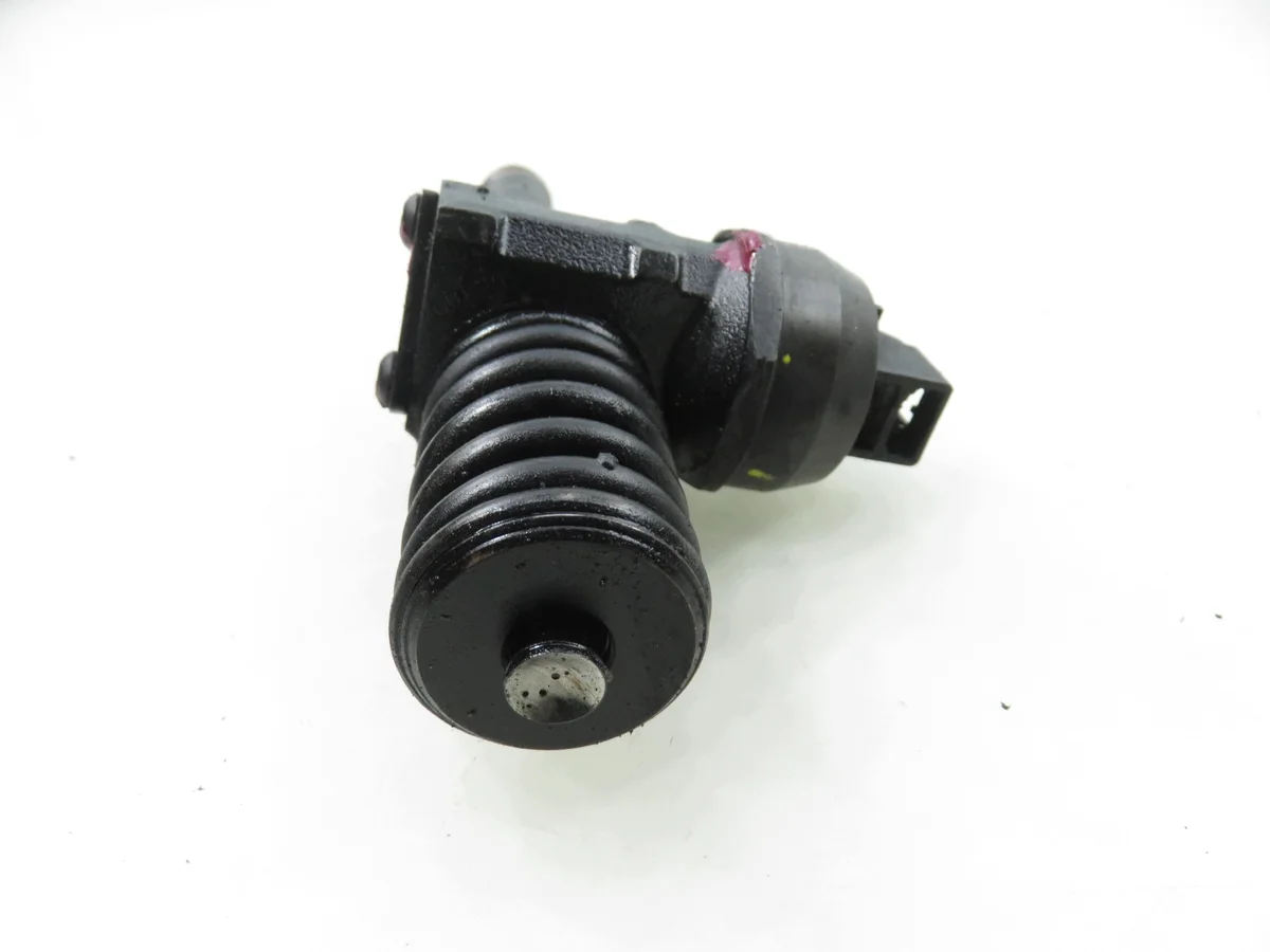 Inyector Audi A4 B6 1.9 TDI Usado image 4