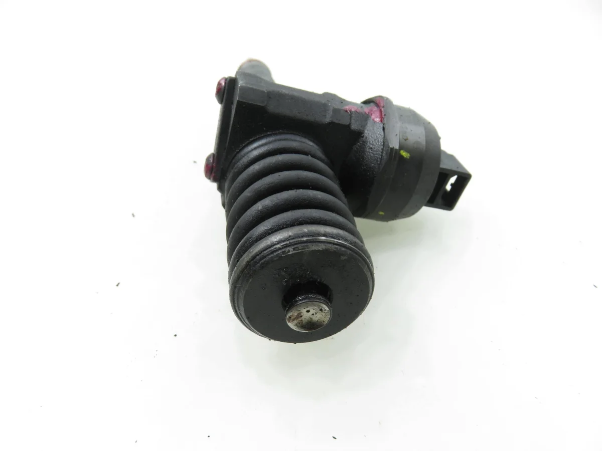 Inyector Audi A4 B6 1.9 TDI Usado image 3