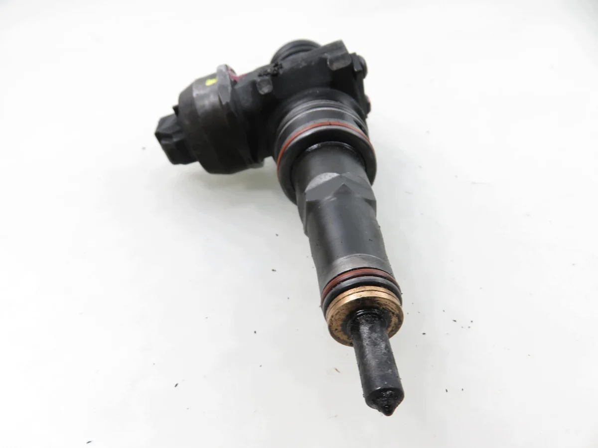 Inyector Audi A4 B6 1.9 TDI Usado image 3