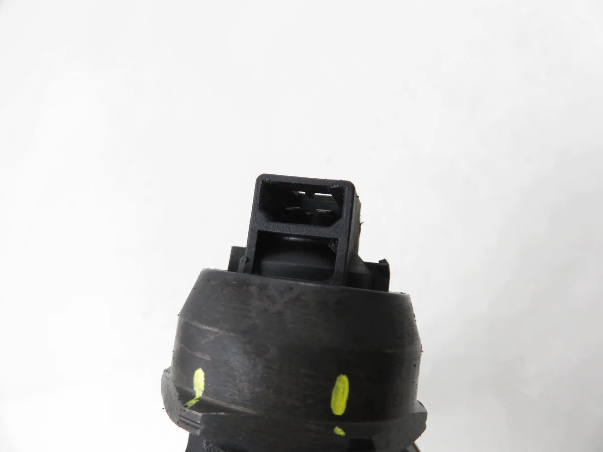 Inyector Audi A4 B6 1.9 TDI Usado image 4