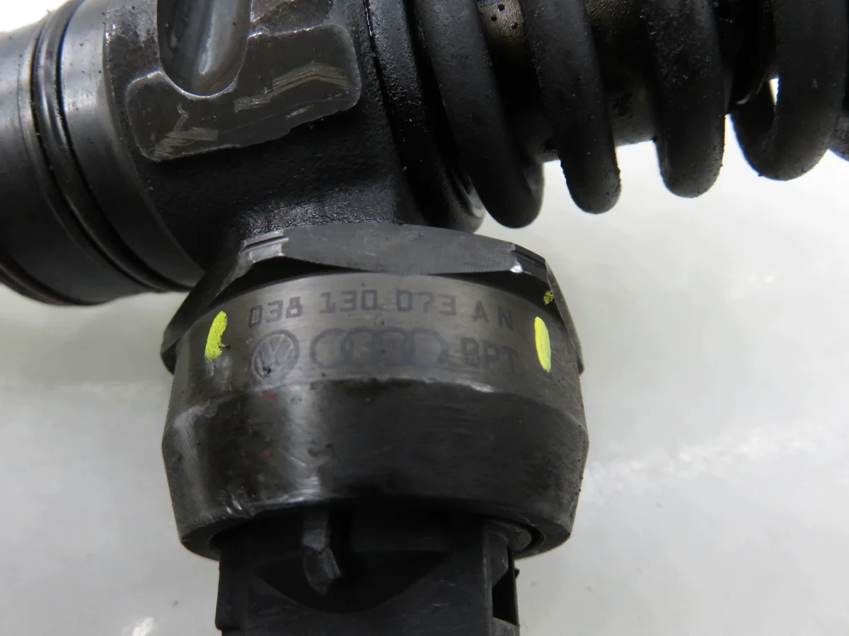 Inyector Audi A4 B6 1.9 TDI Usado image 6