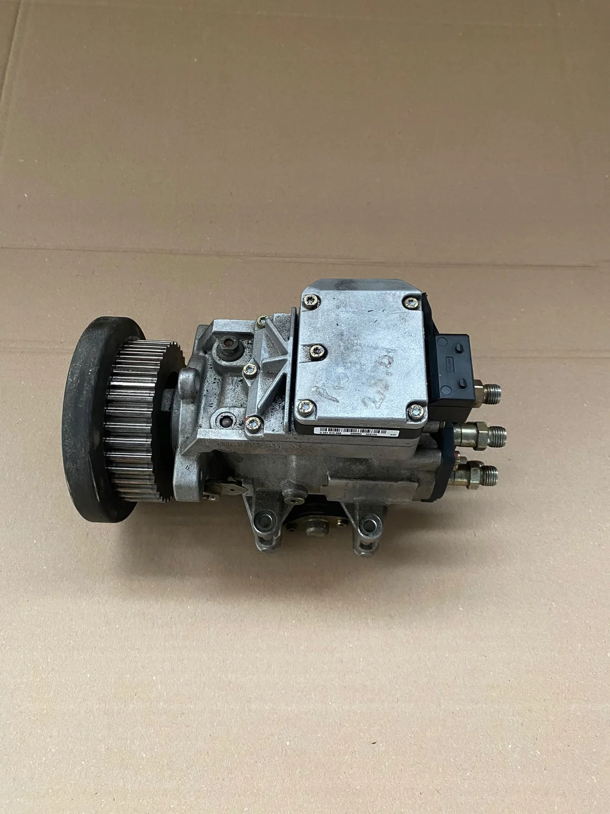 Polttoainepumppu Audi A6 C5 2.5TDI