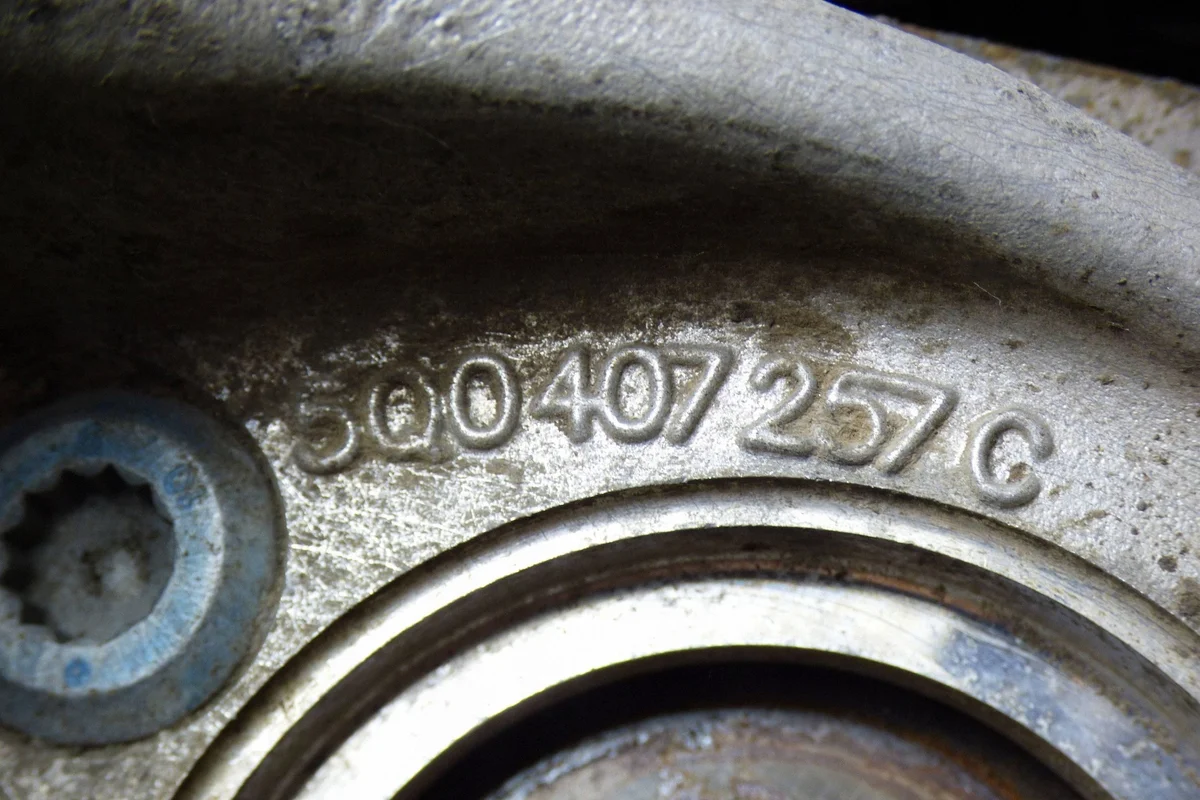 McPherson-iskunvaimennin Skoda Superb III image 3