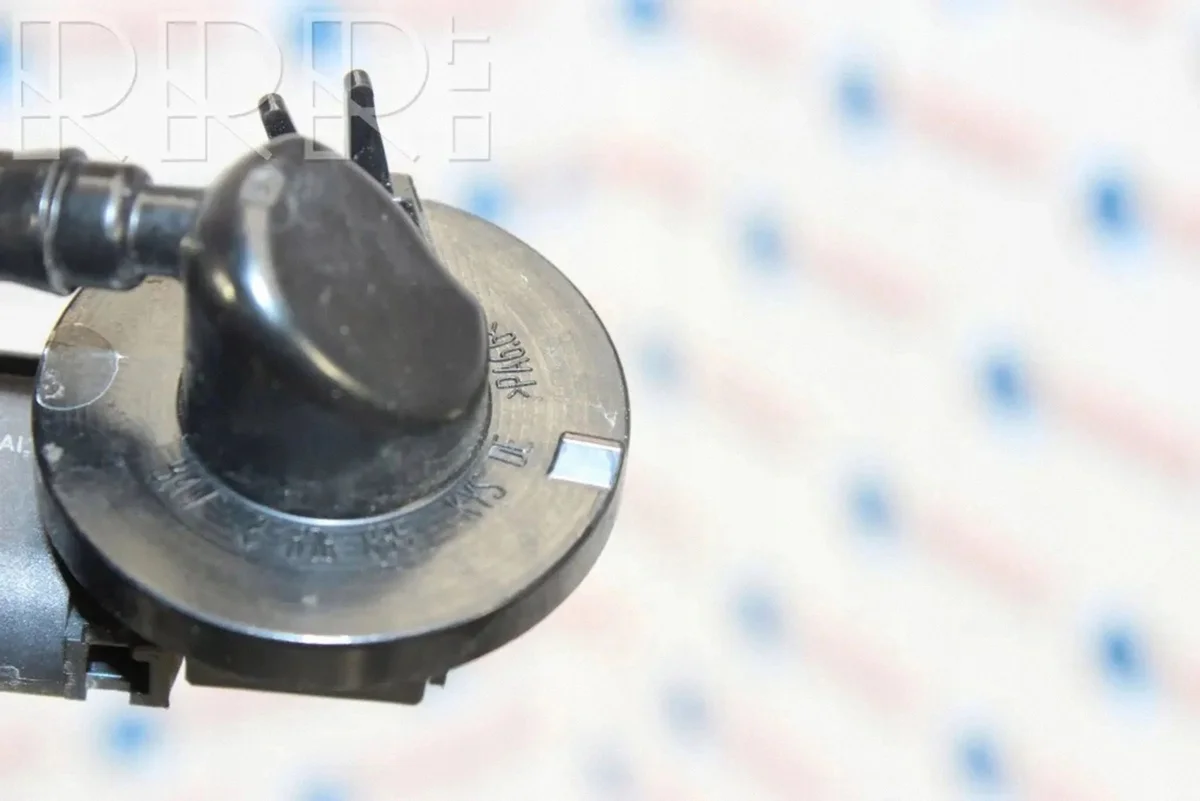 Sensor BMW 1 E82 E88 685629001 Usado image 4