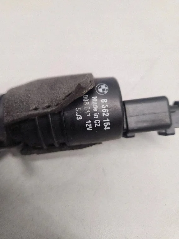 BMW 5 E39 Windshield Washer Pump Used image 5
