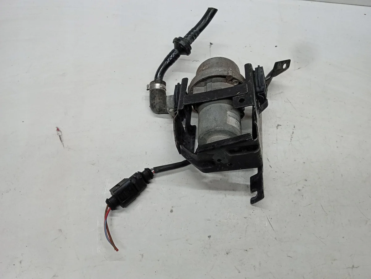 Pompe à vide Audi A6 Avant 8E0927317A
