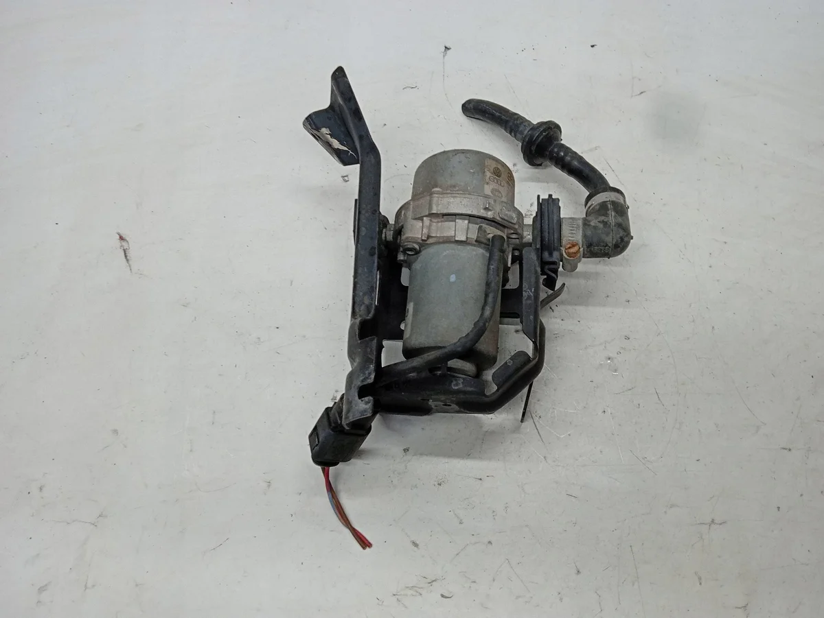 Vakuumipumppu Audi A6 C5 8E0927317A image 3