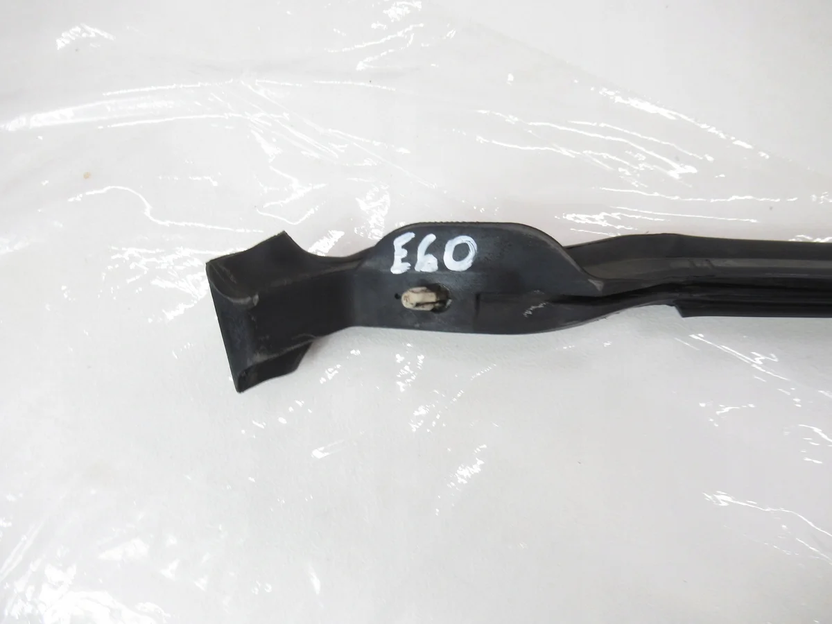Joint couvercle compartiment moteur BMW E60 E61 image 5