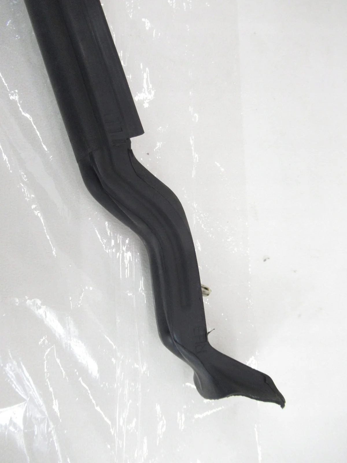 Joint couvercle compartiment moteur BMW E60 E61 image 8