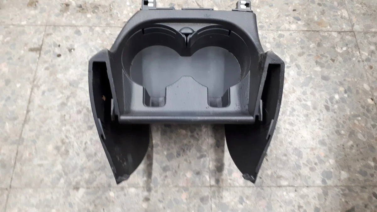 Porta-copos Suzuki Aerio 75820-59J00 Usado image 3