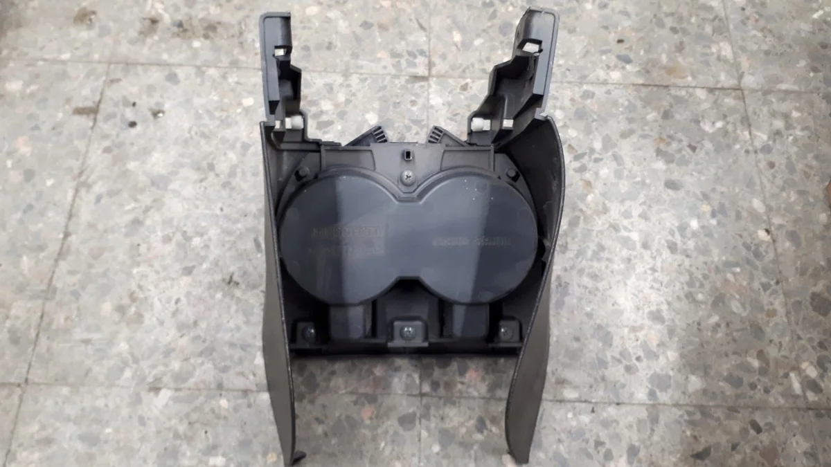 Porta-copos Suzuki Aerio 75820-59J00 Usado image 5