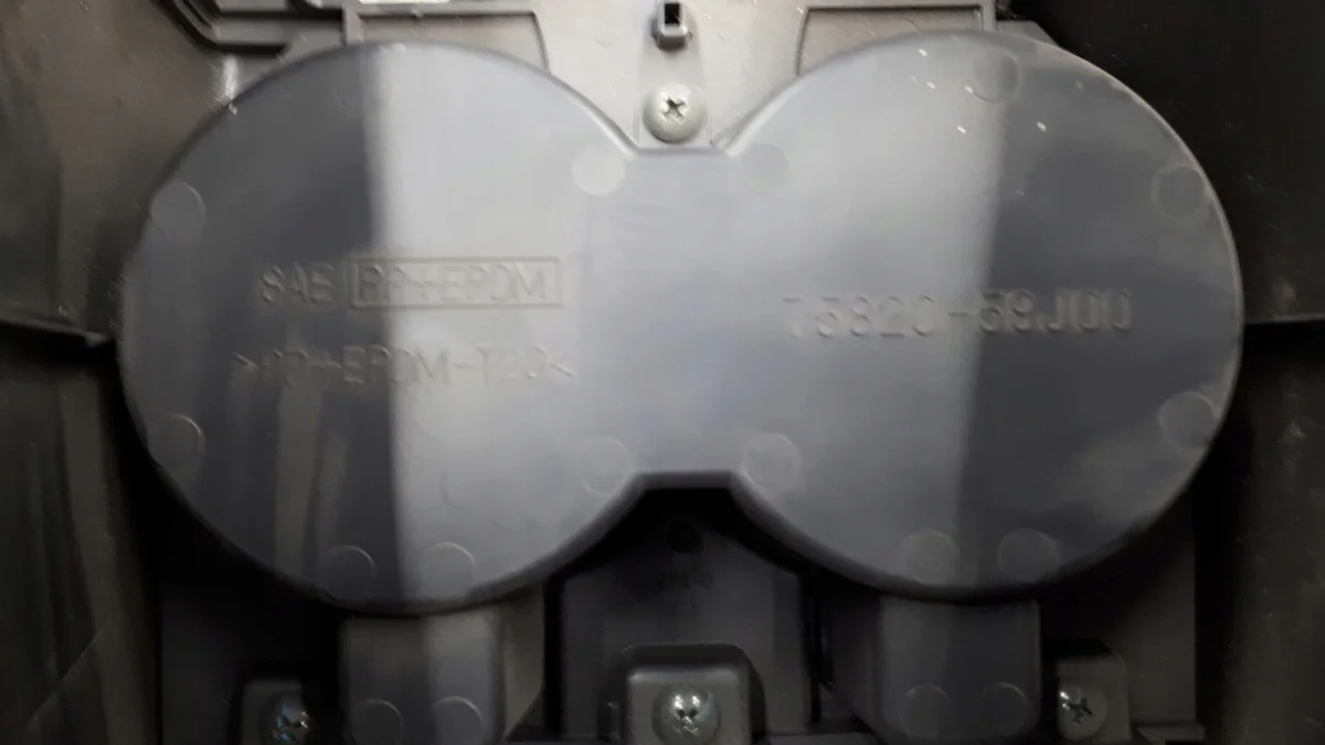 Porta-copos Suzuki Aerio 75820-59J00 Usado image 6