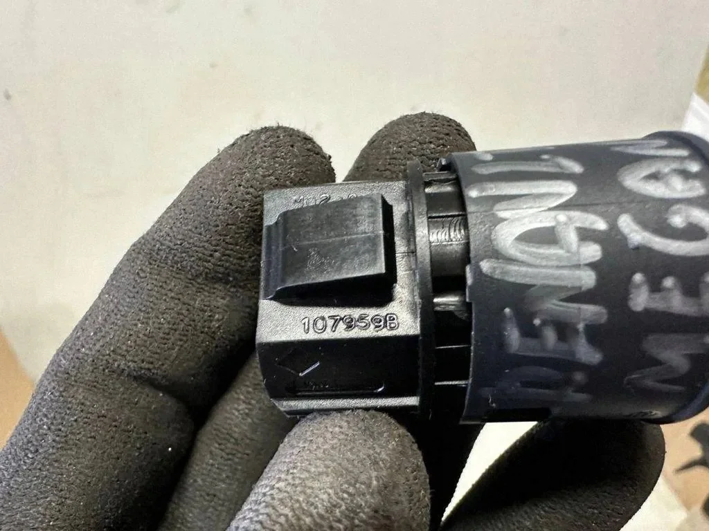Renault Megane III Start/Stop Button Used image 3
