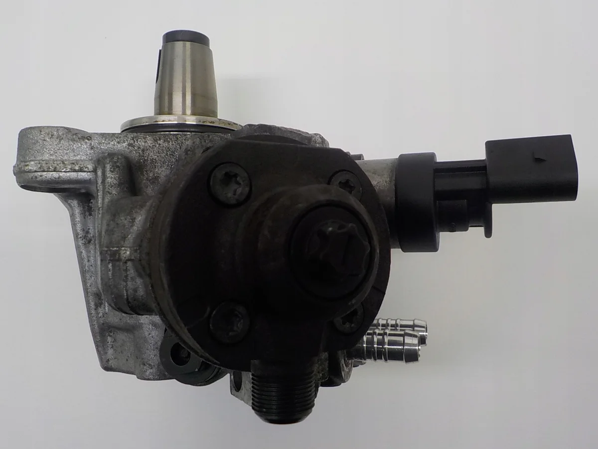 BMW 1 E87 2.0d N47 polttoainepumppu
