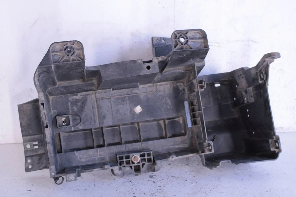 Dodge RAM IV Akun Kiinnike 68095940AA