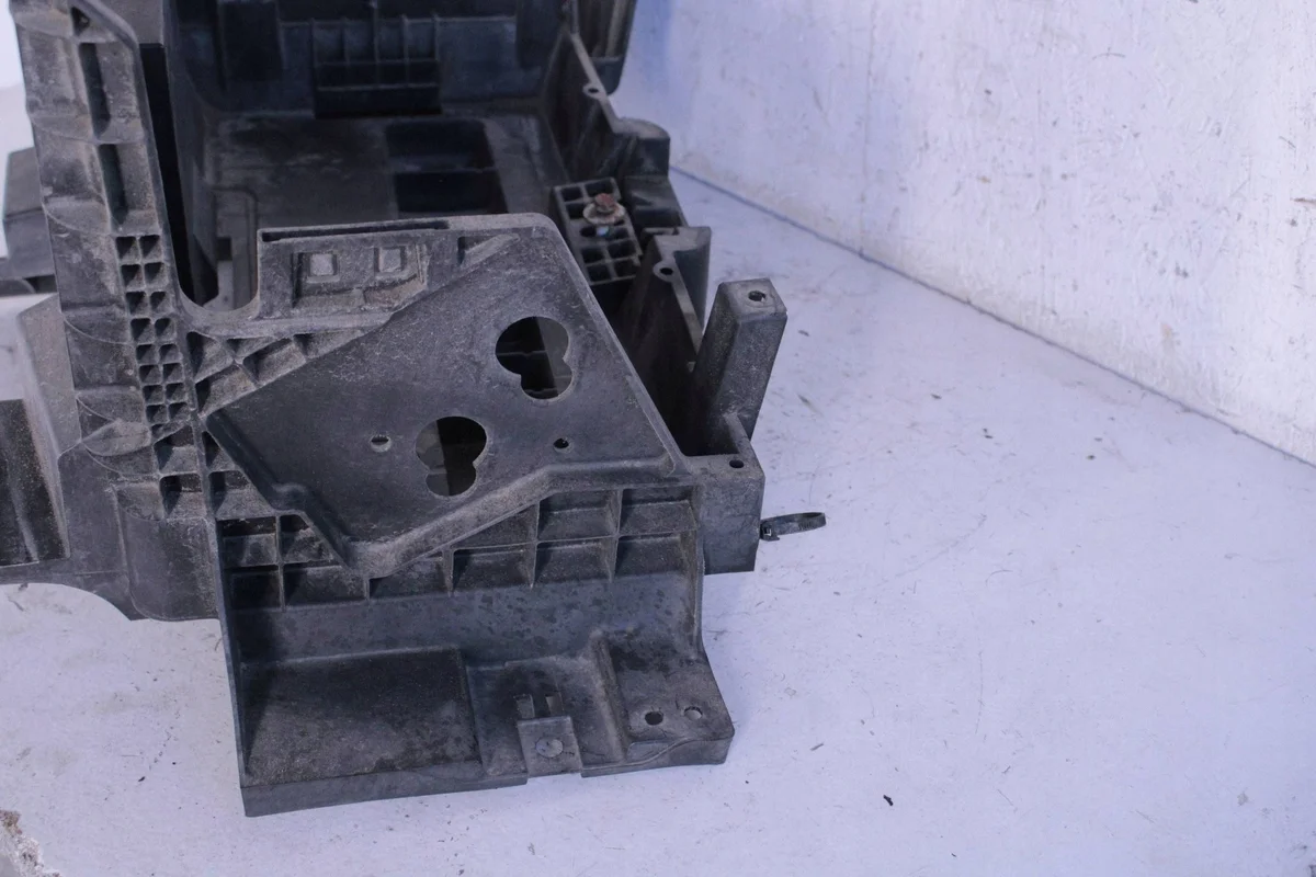 Dodge RAM IV Akun Kiinnike 68095940AA image 5