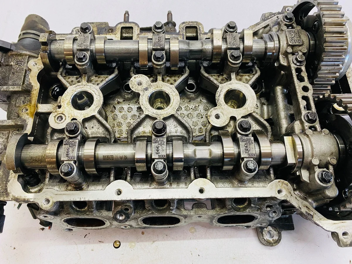 Citroen Peugeot 1.2 VTI sylinterikansi 9671871510